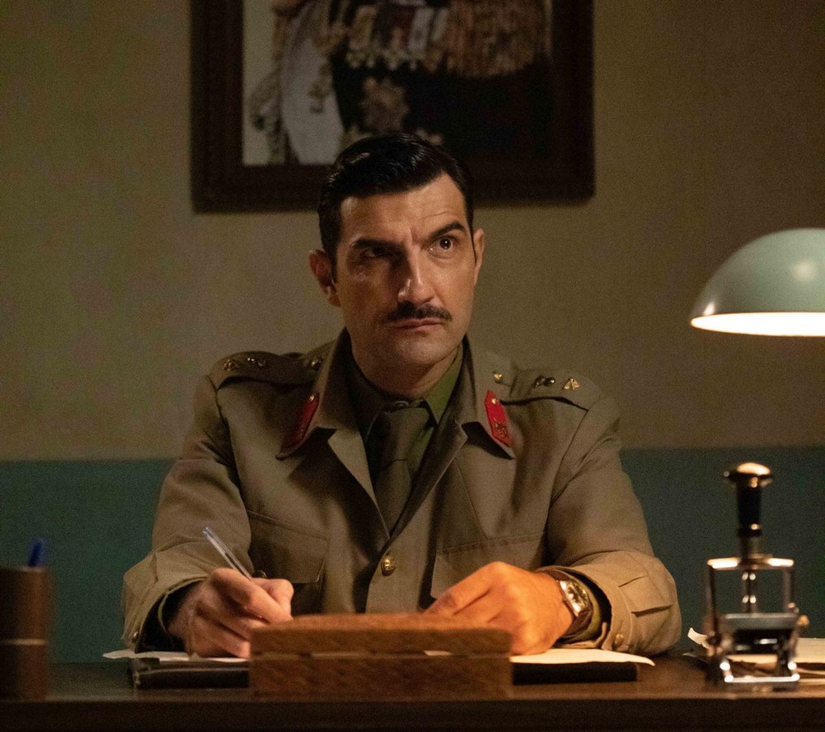 Άγριες μέλισσες spoiler: η χούντα απειλεί τον Ζάχο για να τους δώσει τον Λάμπρο! Κινδυνεύει η ζωή της Ελένης