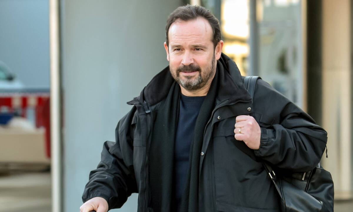 Κώστας Μακεδόνας: Σπάνια δημόσια εμφάνιση με τη σύζυγό του και τον γιο τους [φωτογραφία]