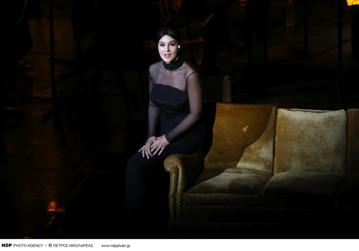 Η Μόνικα Μπελούτσι καθήλωσε το κοινό της, στην ανάγνωση των επιστολών της Μαρίας Κάλλας στο Ηρώδειο