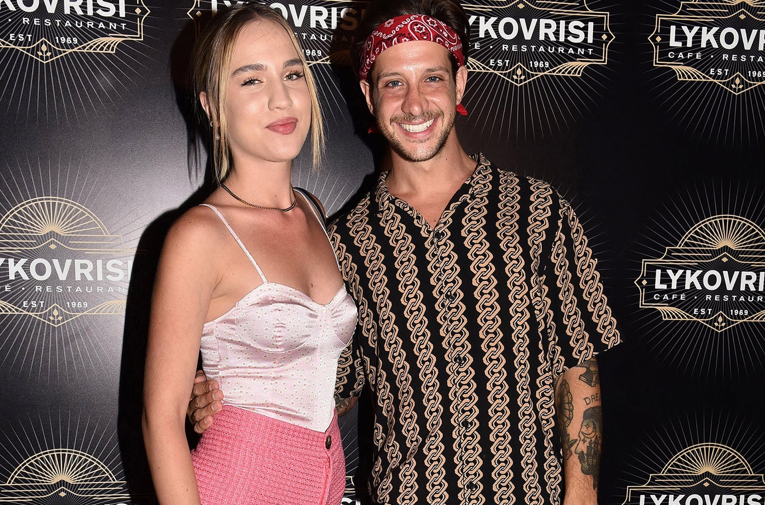 Ηλίας Μπόγδανος – Αλεξάνδρα Εξαρχοπούλου: Βόλτα με το σκάφος του Ατζούν στη Μύκονο [φωτογραφίες]