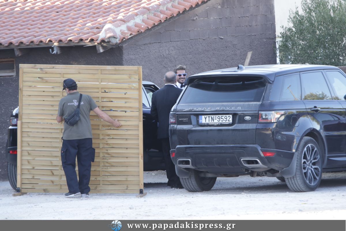 Δείτε φωτογραφίες από τον λαμπερό γάμο του Άκη Πετρετζίκη και της Κωνσταντίνας Παπαμιχαήλ και την βάφτιση του γιου τους