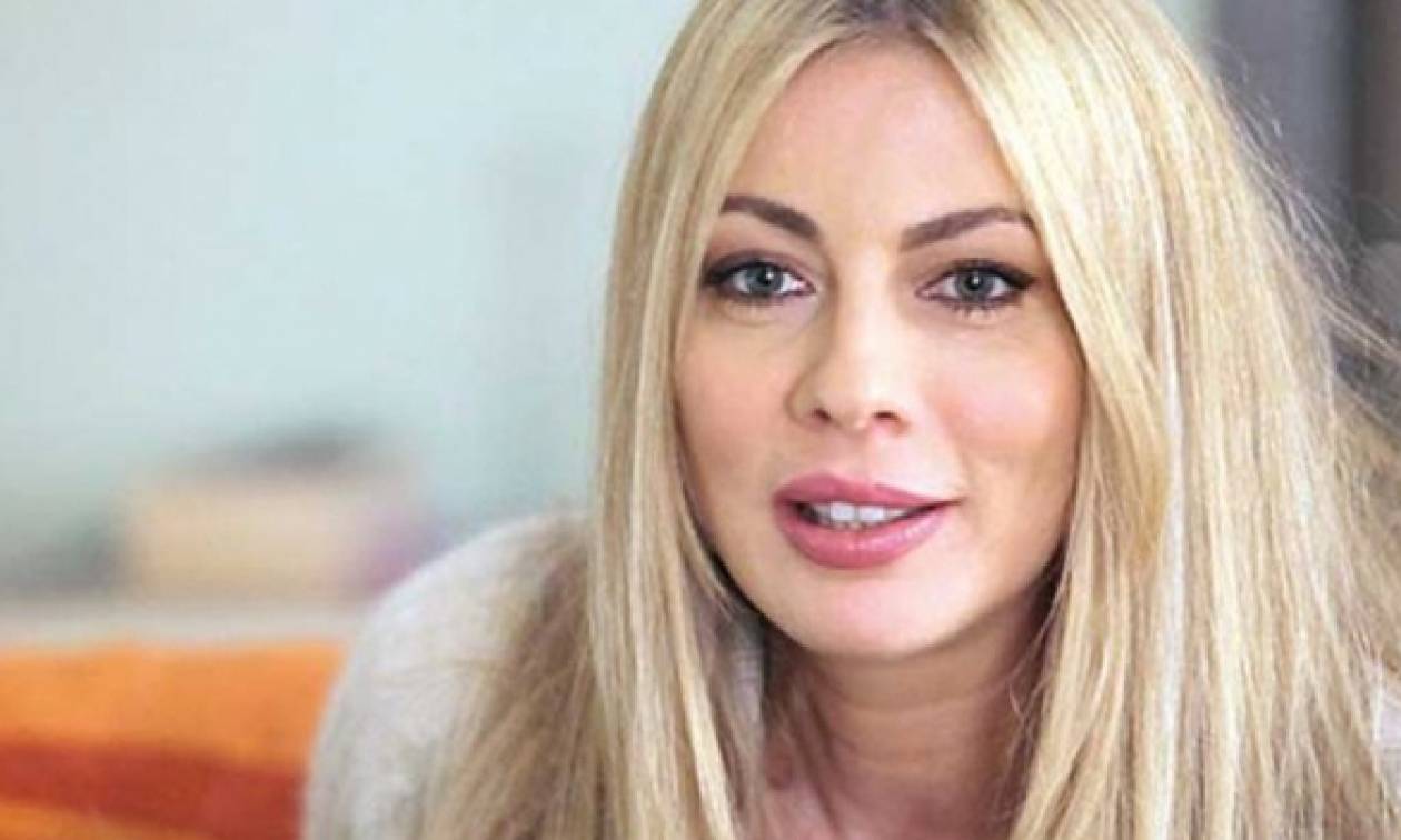 Σμαράγδα Καρύδη: «Έχω πολύ ανάγκη τη μοναξιά, αν μου παραβιάσεις τον χώρο και τον χρόνο μου πνίγομαι»