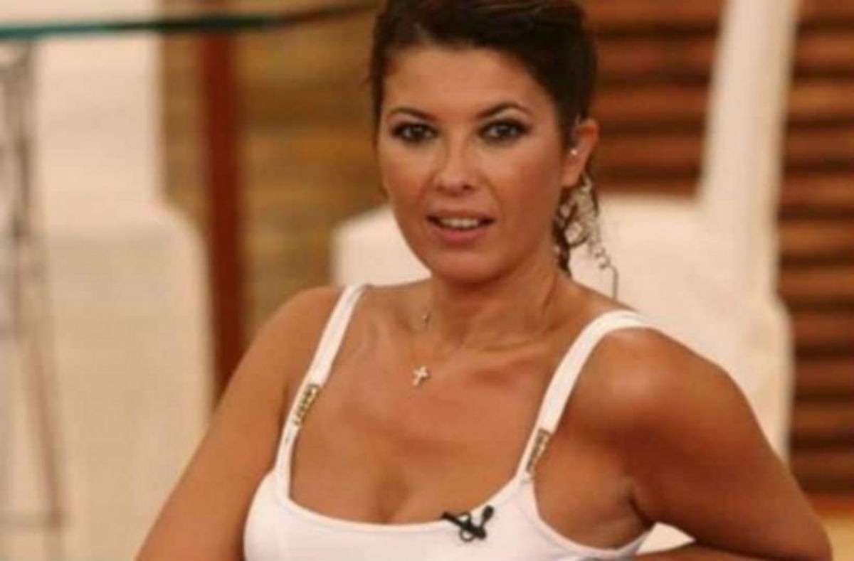 Σοφία Αλιμπέρτη: Στην Πάρο πιο ανανεωμένη από ποτέ! [φωτογραφίες]