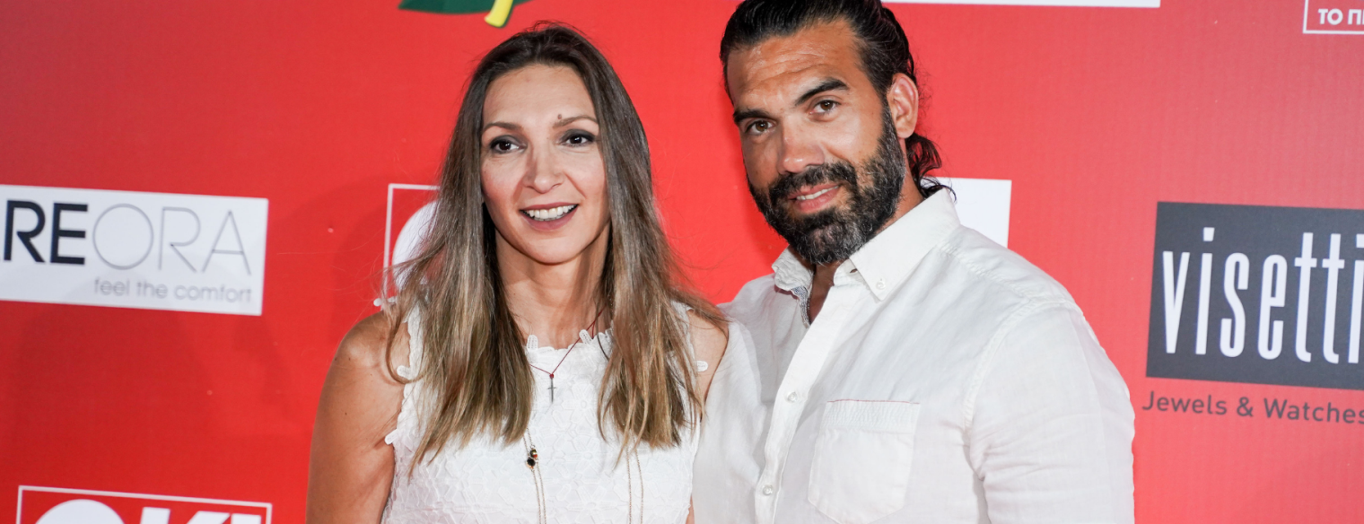 Φανή Χαλκιά - Λούης Καραμάνος: η βάφτιση του γιου τους και το ξέφρενο πάρτι στην παραλία με τον Πάνο Μουζουράκη