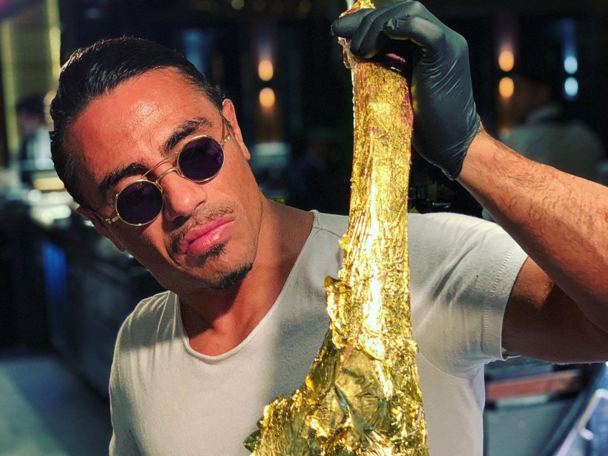 Salt Bae: Η απίστευτη ζωή του Τούρκου σεφ με τις χρυσές μπριζόλες