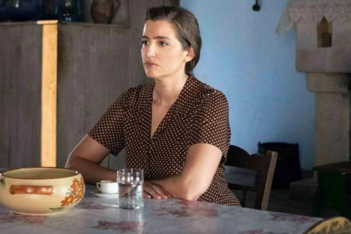 Άγριες μέλισσες spoiler: το μυστικό της Ελένης κινδυνεύει να αποκαλυφθεί και η ζωή της κρέμεται από μία κλωστή