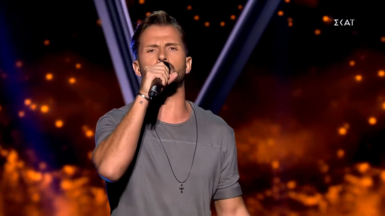 The Voice: αδελφός πασίγνωστης τραγουδίστριας έκανε και τους τέσσερις coach να γυρίσουν ερμηνεύοντας Ρέμο