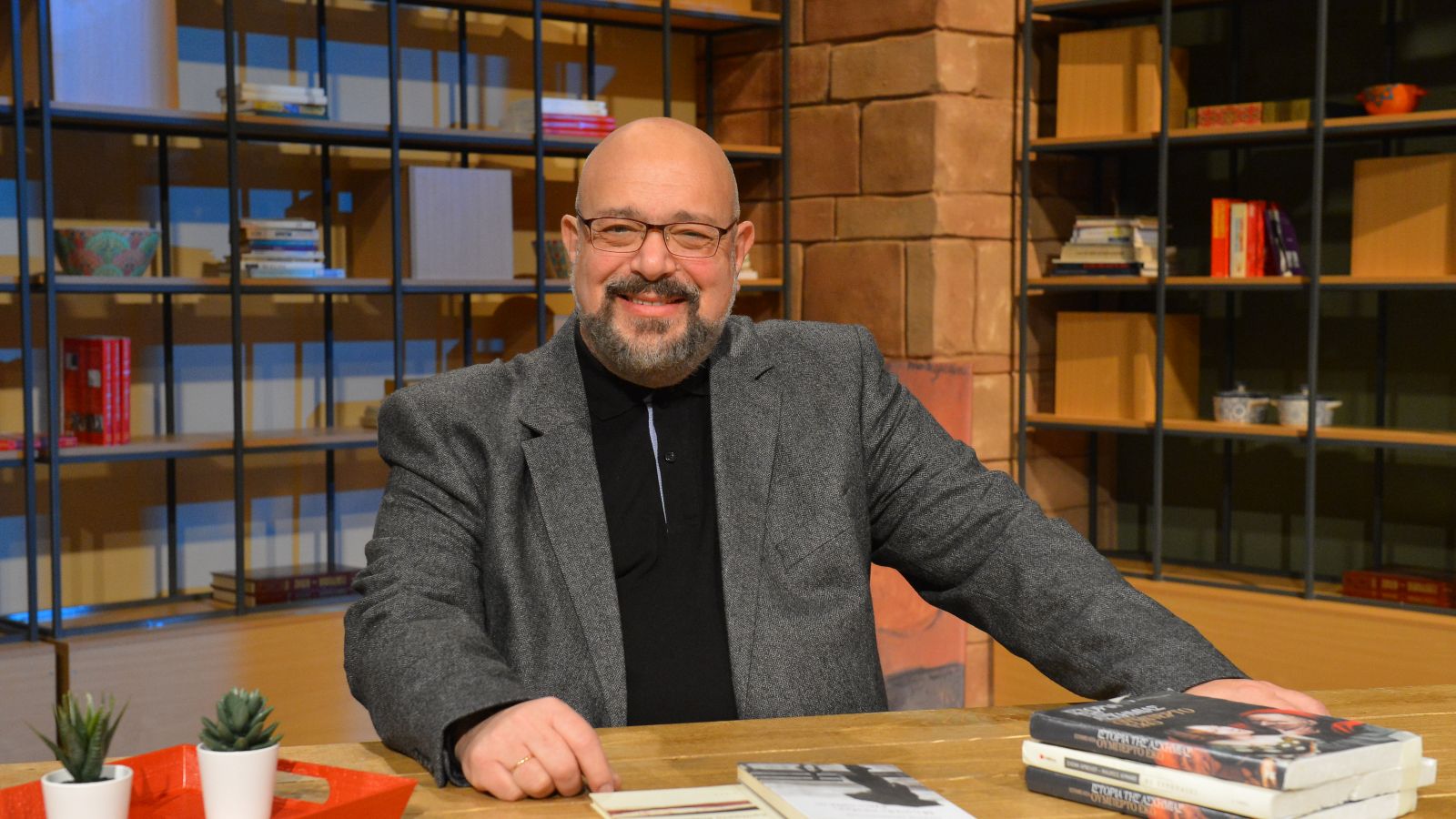 Ανδρέας Ροδίτης: Η συγκινητική εξομολόγηση του παρουσιαστή της ΕΡΤ - «Πέρασα καρκίνο, μας τάιζε η Αρχιεπισκοπή»