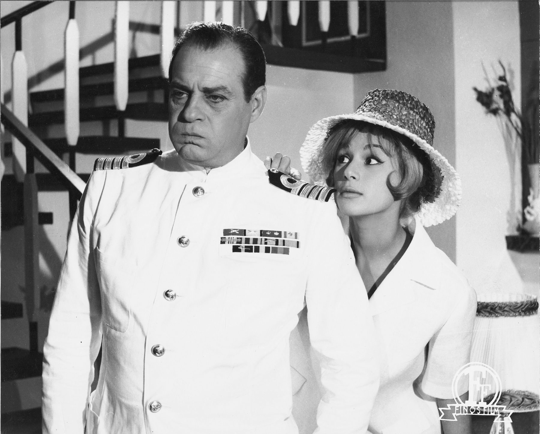 «Στο γάμο μου είχαμε κουμπάρους την Αλίκη Βουγιουκλάκη και τον Λαμπρό Κωνσταντάρα και αυτό ενθουσίασε τον κόσμο. Μου είχαν ξεσκίσει το νυφικό»