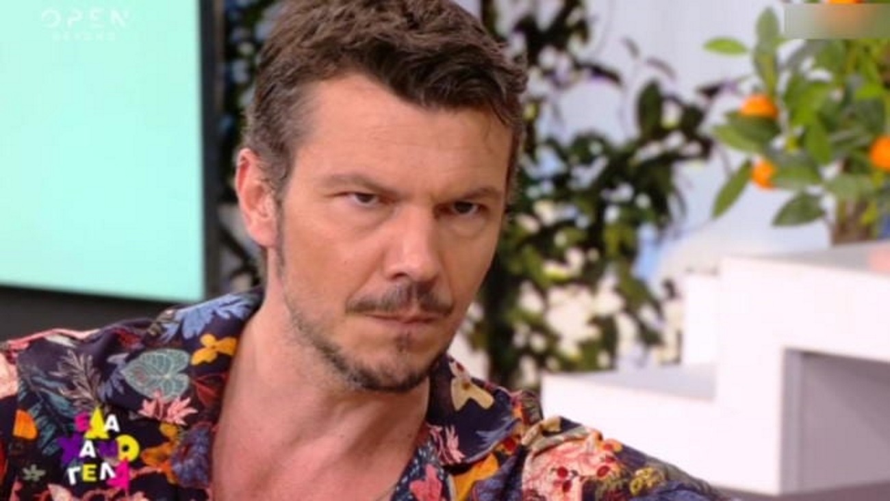 Ιωάννης Παπαζήσης: «Είχα σπάσει μια κάμερα στο αεροδρόμιο γιατί με κυνηγούσαν ενώ τους είπα ότι δεν θέλω να μιλήσω»