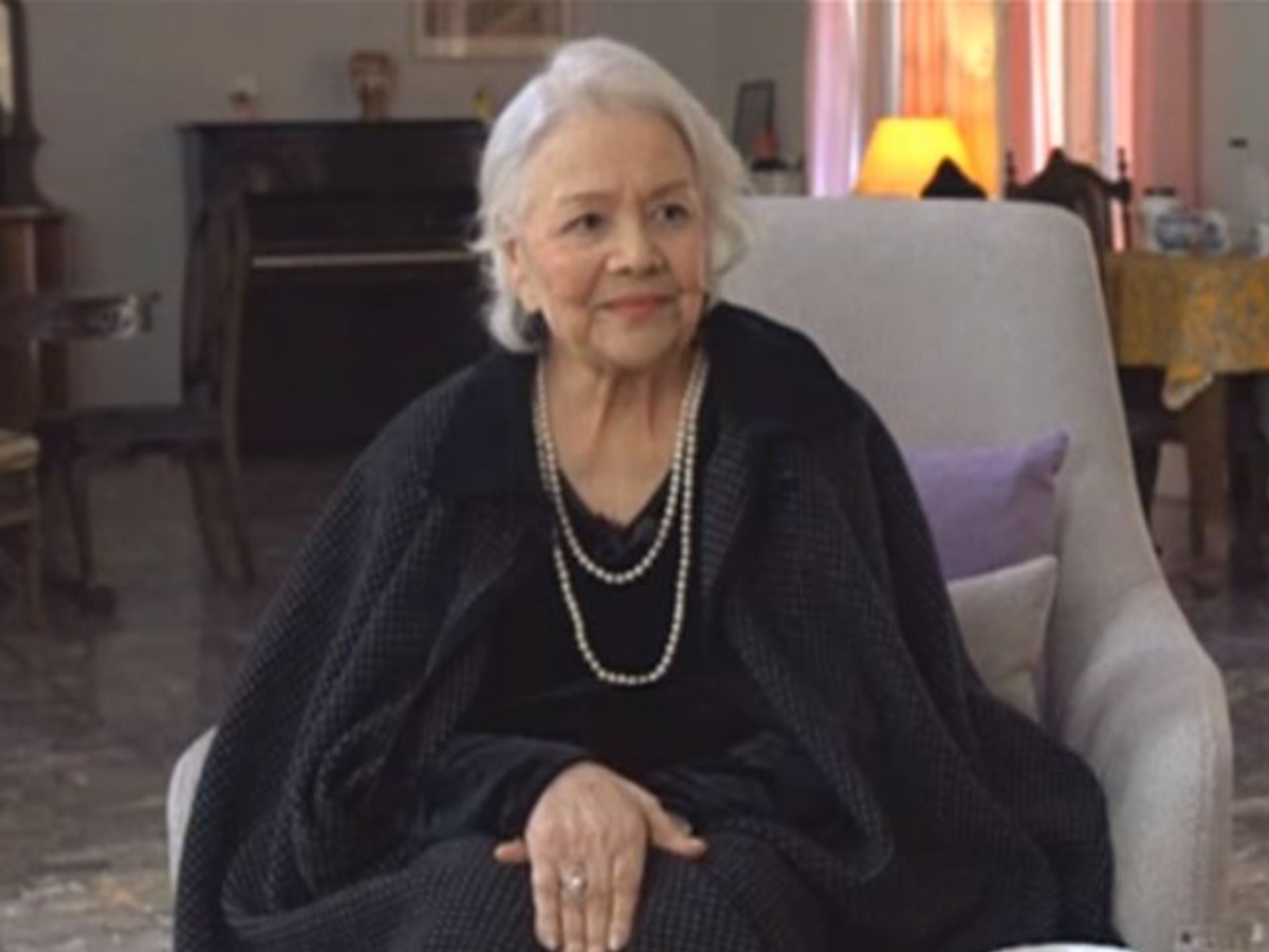 H Μαίρη Λίντα πήρε το μικρόφωνο και τραγούδησε Μανώλη Χιώτη στο Γηροκομείο Αθηνών