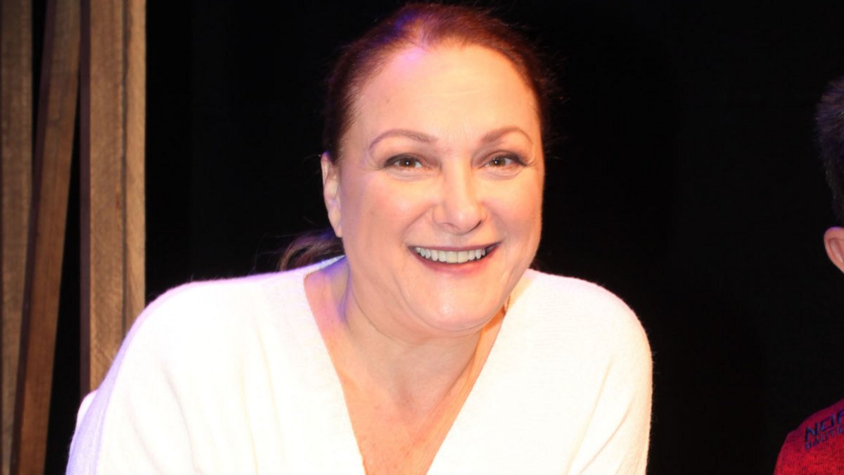 Ρένια Λουϊζίδου: «Θέλω να έχω μούτρα να κοιτάξω την Άννα Μαρία Παπαχαραλάμπους ή την Τζένη Μπότση»