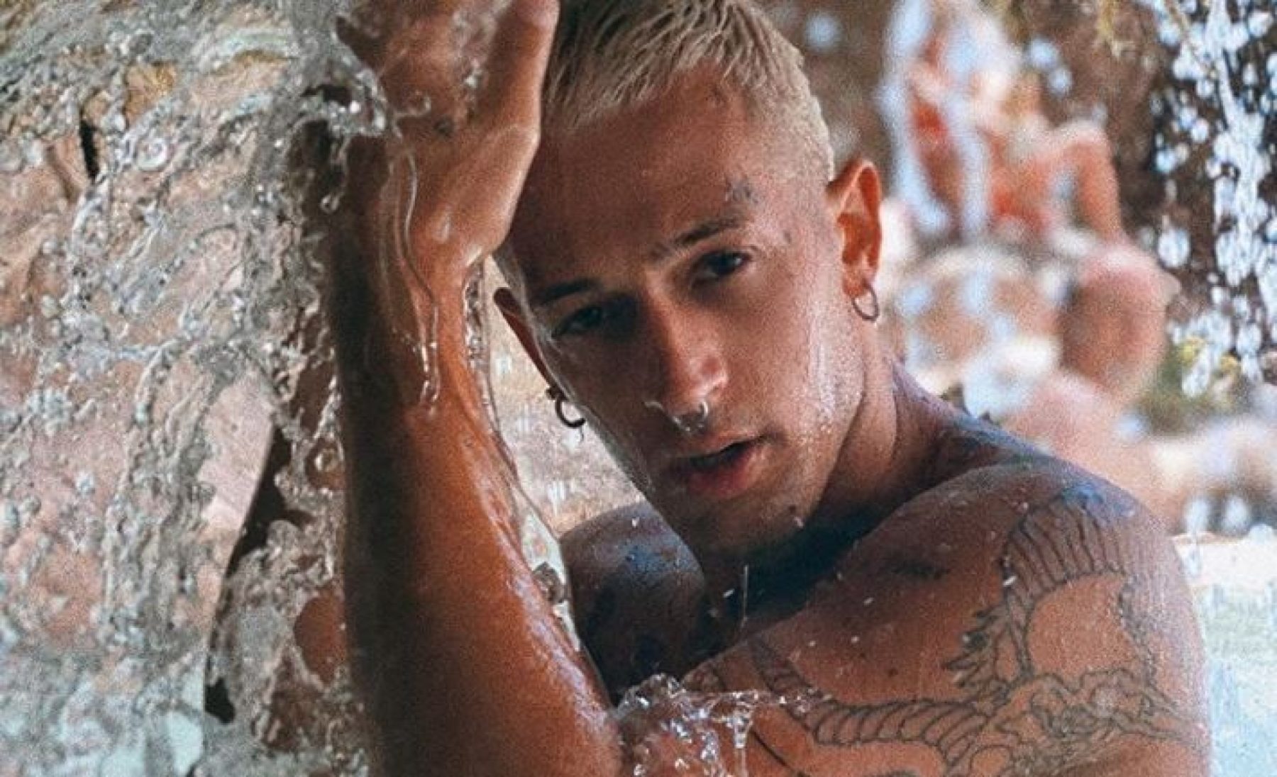 Τάσος Ξιαρχό: «Ο πατέρας μου μας κυνηγούσε με μια καραμπίνα να μας σκοτώσει»