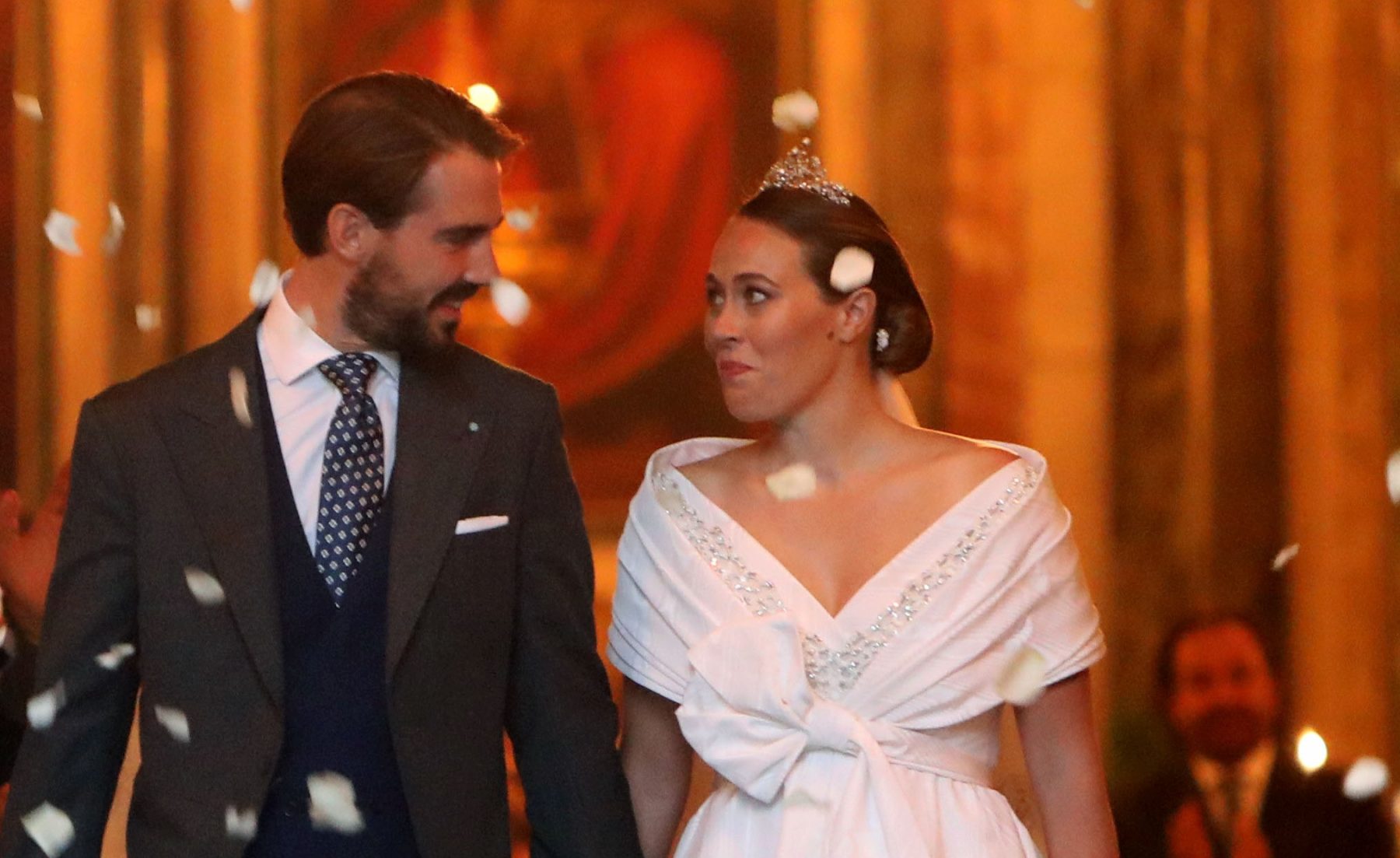 Φίλιππος Γλύξμπουργκ - Νίνα Φλορ: Λαμπερές εμφανίσεις στον βασιλικό γάμο με δημιουργίες της Σήλιας Κριθαριώτη [φωτογραφίες]