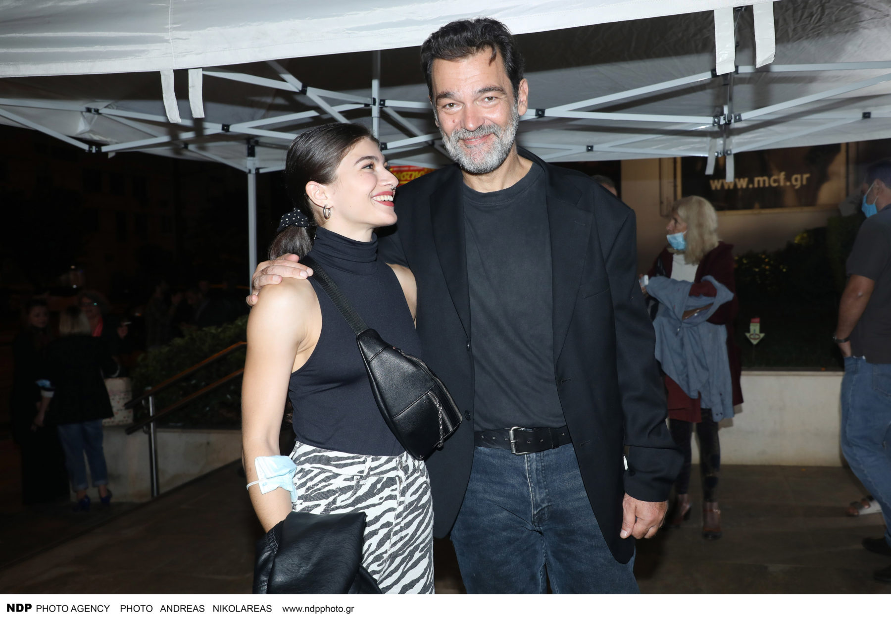 Κωνσταντίνος Καζάκος - Βασιλική Μακρή: Πιο ερωτευμένοι από ποτέ - Μαζί σε εμπορικό κέντρο για ψώνια [φωτογραφίες]