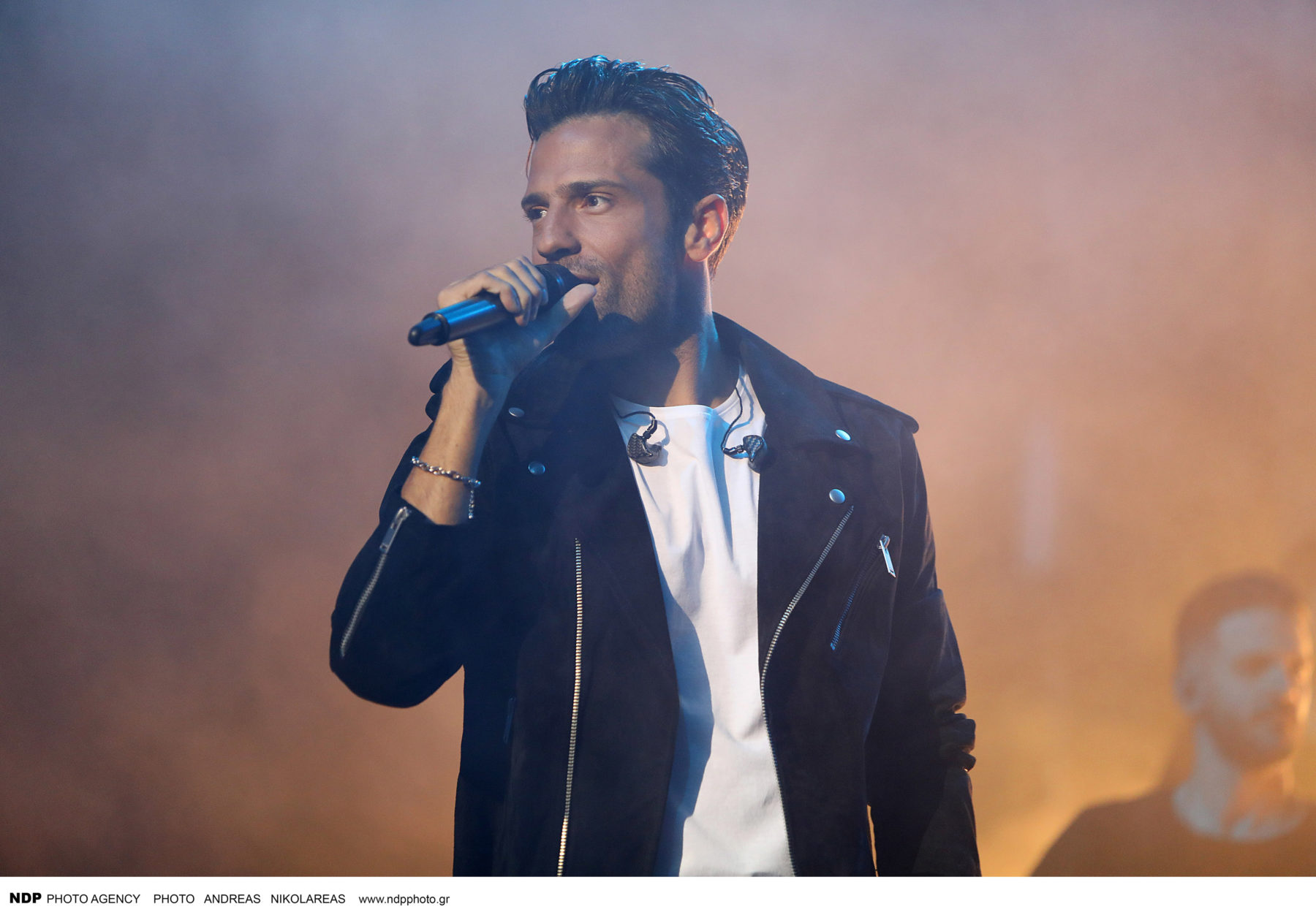 Κωνσταντίνος Αργυρός: Ο κριτής του Voice με αθλητικό look στο Σύνταγμα [φωτογραφίες]