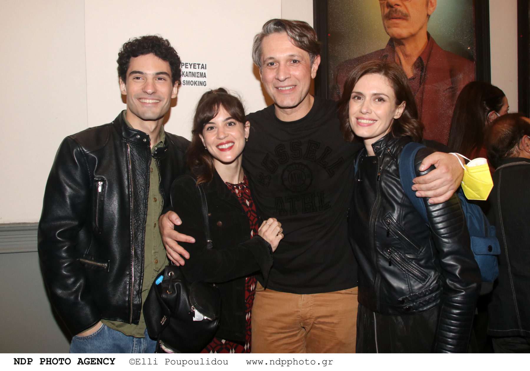 Άγριες Μέλισσες: Η «τηλεοπτική οικογένεια» του Αιμίλιου Χειλάκη στην θεατρική του πρεμιέρα [φωτογραφίες]