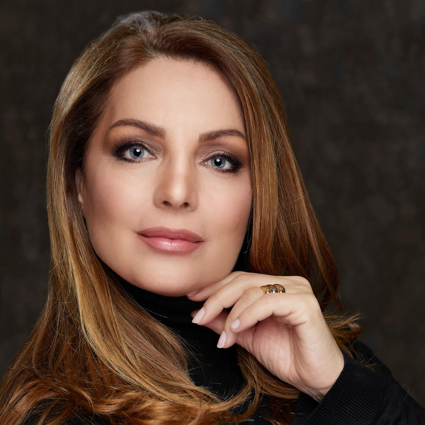 Η Άντζελα Γκερέκου χαμογελά ξανά τέσσερις μήνες μετά τον θάνατο του Τόλη Βοσκόπουλου