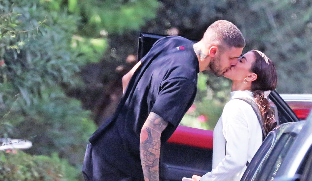 Ειρήνη Παπαδοπούλου - Αλέξανδρος Πασχαλάκης: «Καυτά» φιλιά στη μέση του δρόμου [φωτογραφίες]