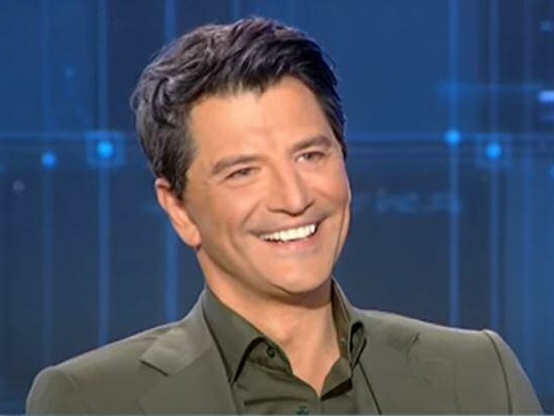 Σάκης Ρουβάς: «Ξεπαγώνει» η εκπομπή του στον ΣΚΑΪ – Πότε κάνει πρεμιέρα;