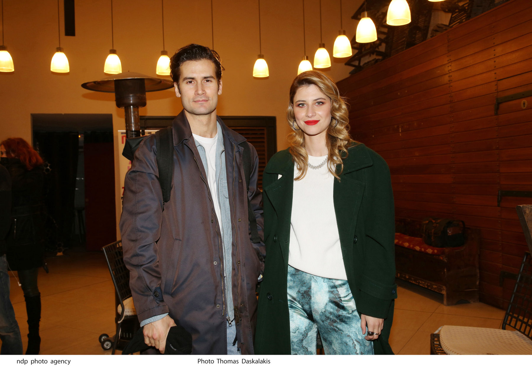 Αναστάσης Ροϊλός - Εριέττα Μανούρη: Δημόσια εμφάνιση σε θεατρική πρεμιέρα για το ζευγάρι (φωτογραφίες)