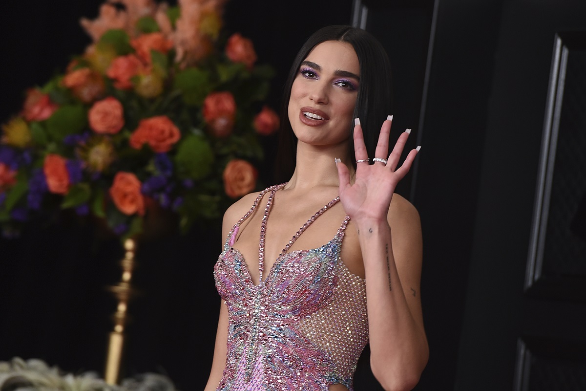 Dua Lipa: Ετοιμάζεται να λανσάρει beauty σειρά-έκπληξη!