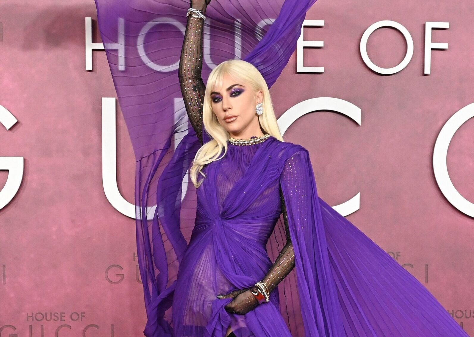 Very Peri: Η απόχρωση του μοβ έρχεται για να σαρώσει τα πάντα το 2022