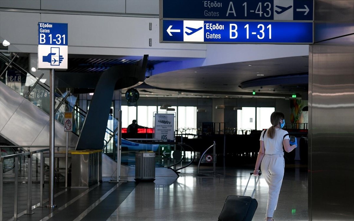 Με μοριακό τεστ 72 ωρών ή rapid 24 ωρών η είσοδος ταξιδιωτών στη χώρα