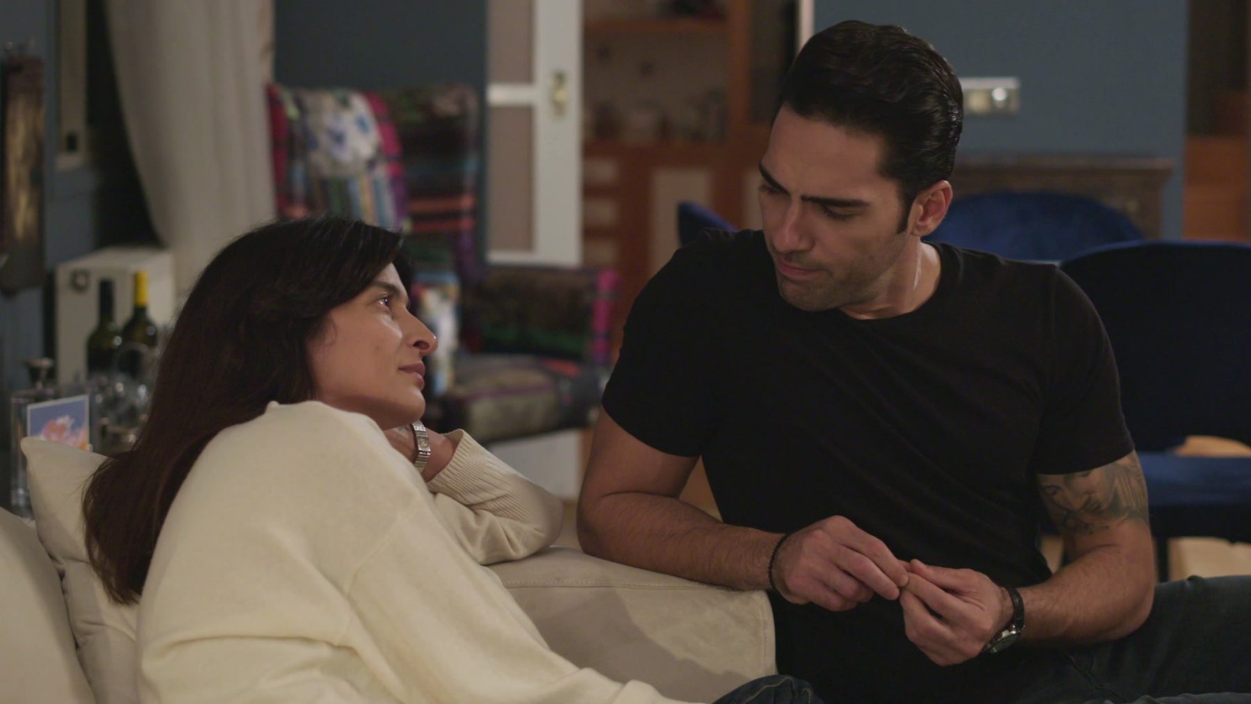 Η γη της ελιάς spoiler: η Ιουλία είναι έγκυος, ενώ ο Γιώργης χαροπαλεύε