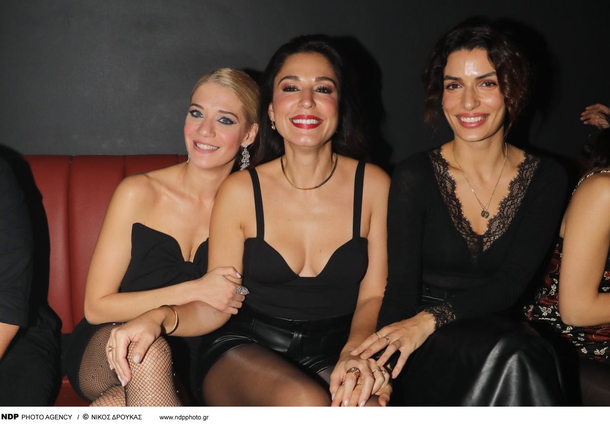 Οι κούκλες της σειράς «Τα καλύτερά μας χρόνια» «τα έσπασαν» στο Stairs με τον Δήμο Αναστασιάδη