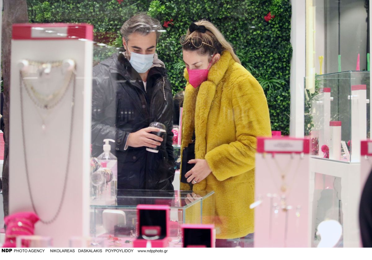 Μαντώ Γαστεράτου – Νίκος Ισηγόνης: σπάνια εμφάνιση για το ερωτευμένο ζευγάρι (φωτογραφίες)