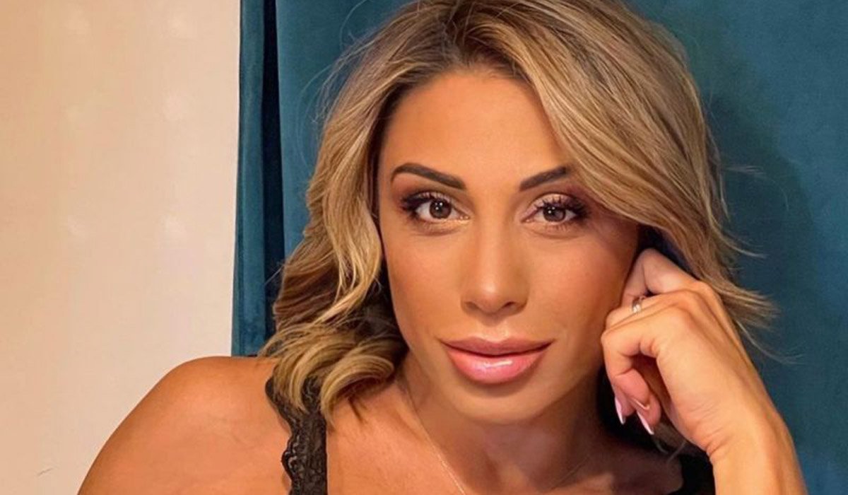 Σοκάρει η Μαρία Καρλάκη: «Μου έπιασε το κεφάλι και μου το χτύπαγε στο μάρμαρο»