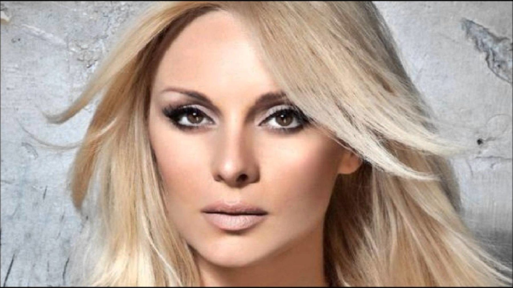 Πέγκυ Ζήνα: «Μου έλεγαν πως δεν είναι καλό να λέω τραγούδια άλλων συναδέλφων γιατί είναι σαν να μην έχω δικά μου»