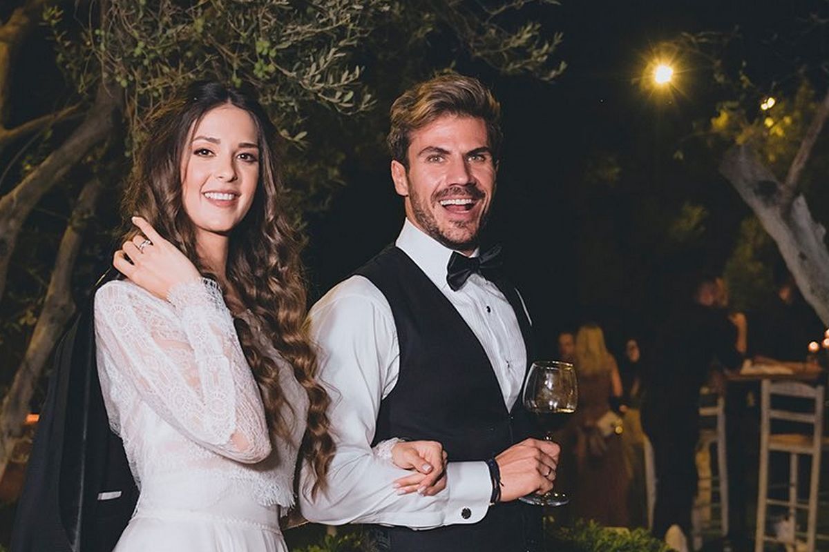 Άκης Πετρετζίκης - Κωνσταντίνα Παπαμιχαήλ: τα πρώτα Χριστούγεννα με τον γιο τους (βίντεο)