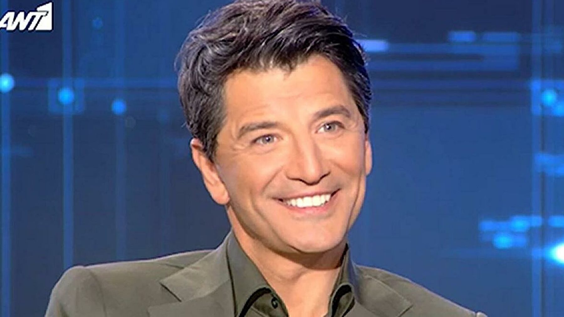 Σάκης Ρουβάς: Χαρά στο κουράγιο του - Κάνει μπάνιο στη θάλασσα Δεκέμβρη μήνα!