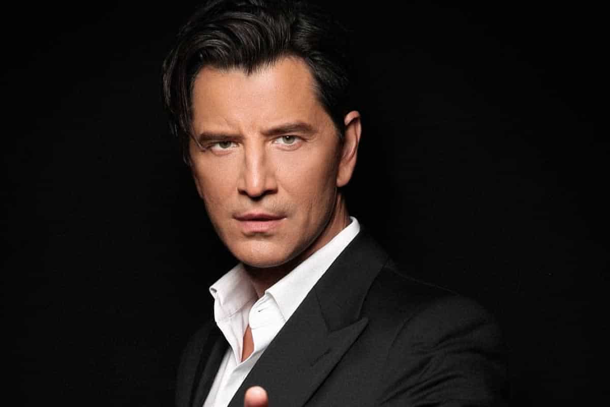 Εξαγριωμένο το Τwitter με τον Σάκη Ρουβά και την εκπομπή του στον ΣΚΑΪ με αφορμή την εμφάνιση του Δημήτρη Λιγνάδη