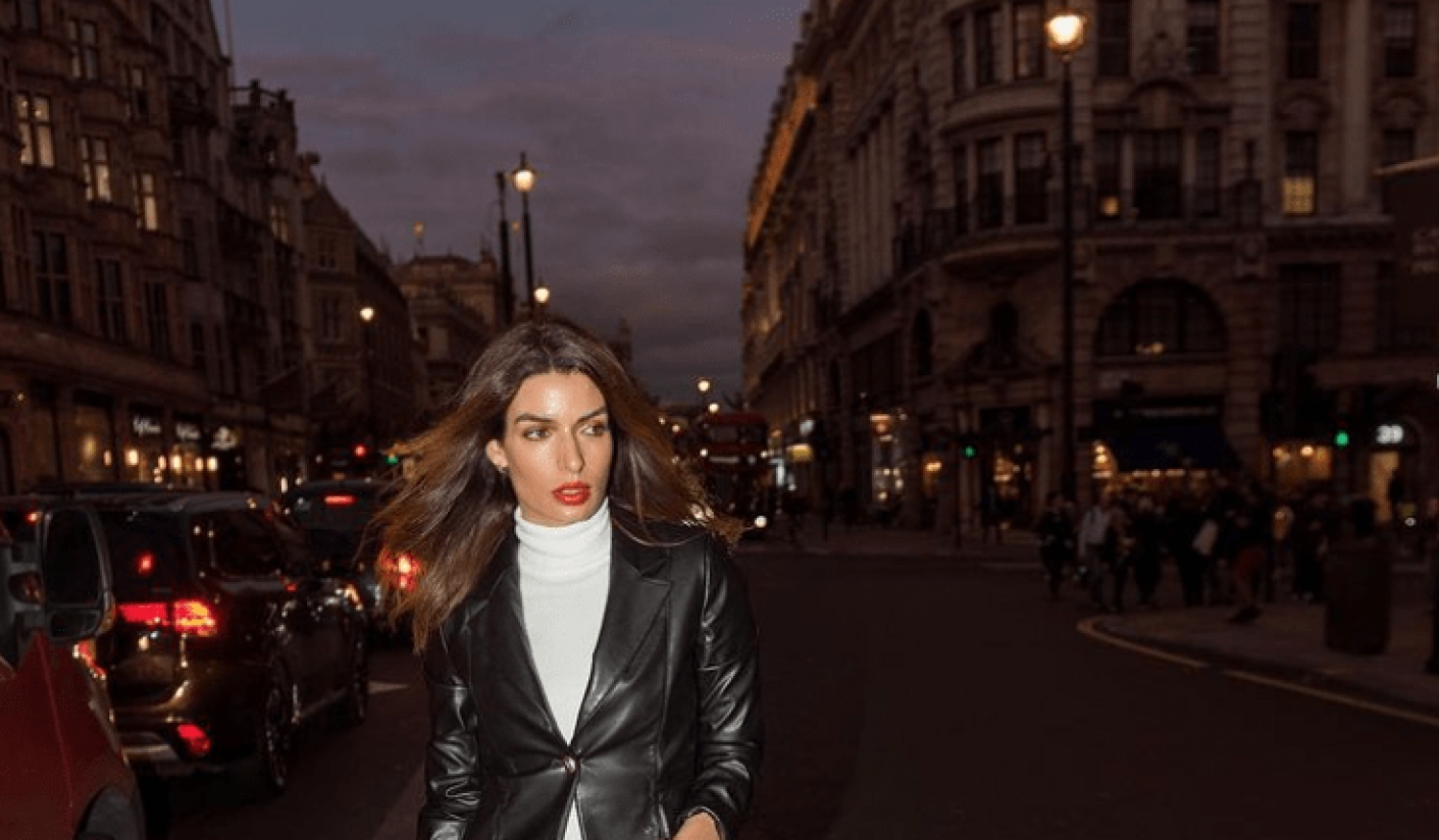 Η Τόνια Σωτηροπούλου μας δείχνει πως να υιοθετήσουμε το total leather look (φωτογραφίες)