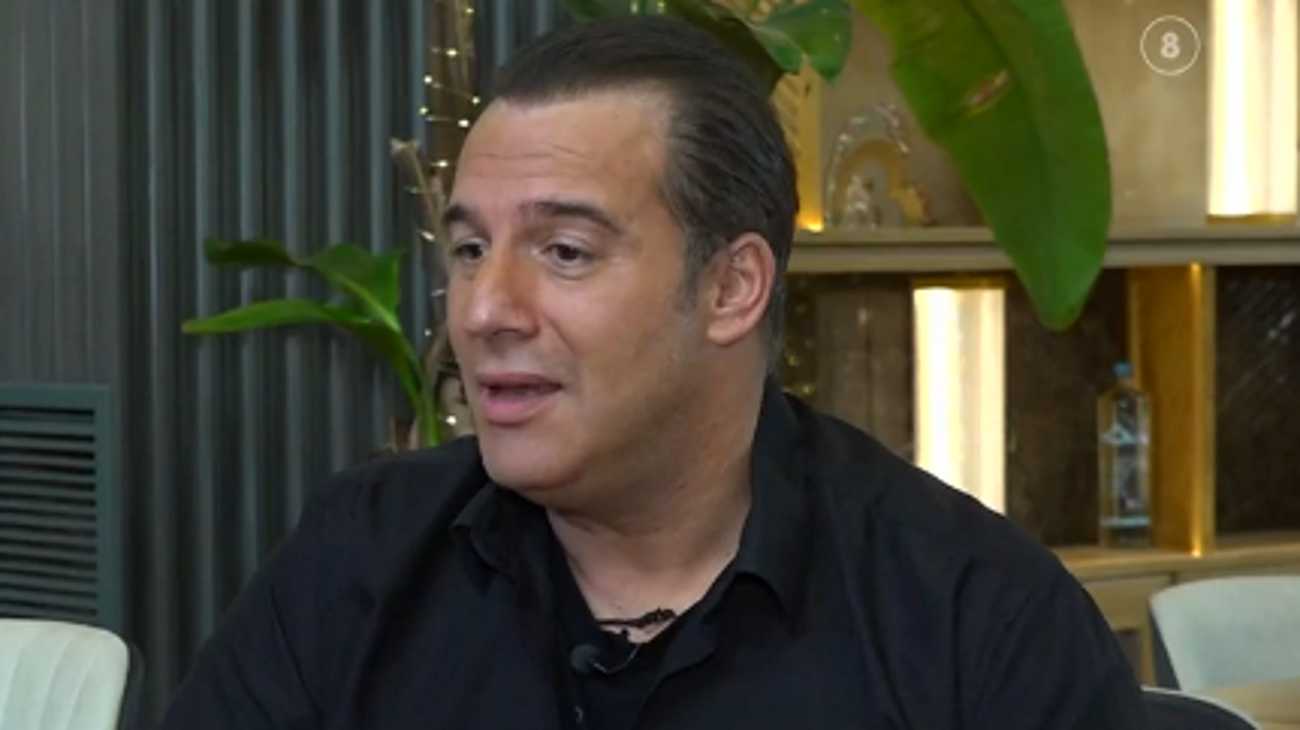 Θάνος Τζάνης: «Υπάρχουν μεγάλοι τραγουδιστές που είναι στην αφάνεια γιατί δεν προωθούν τους κοιλιακούς τους»