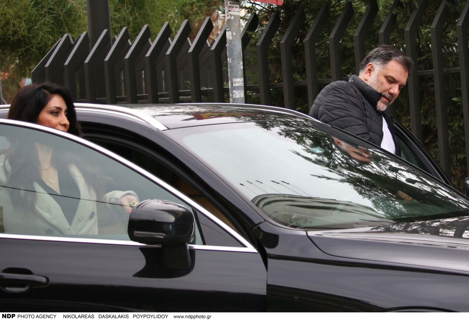 Γρηγόρης Αρναούτογλου: Σπάνια εμφάνιση με την σύντροφό του, Νάνσυ Αντωνίου (φωτογραφίες)