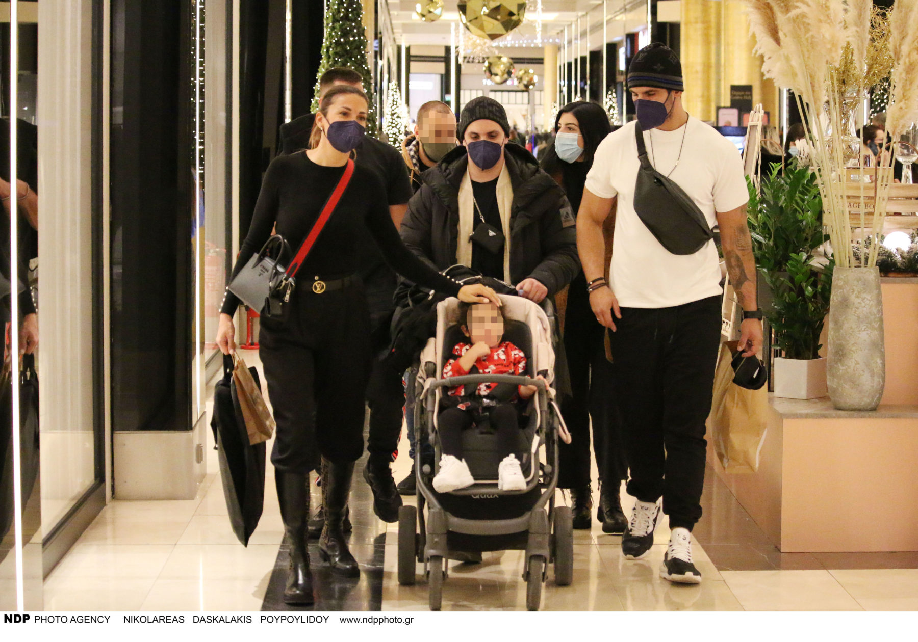 Ελένη Χατζίδου - Ετεοκλής Παύλου: Βόλτα με την κόρη τους Μελίτα (φωτογραφίες)