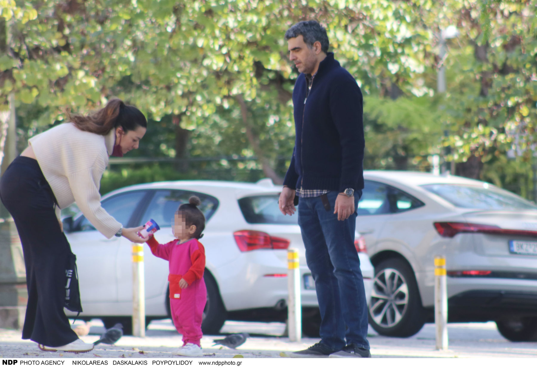 Νικολέττα Ράλλη - Μιχάλης Ανδρούτσος: Βόλτα στο Ζάππειο με την μικρή Σοφία (φωτογραφίες)