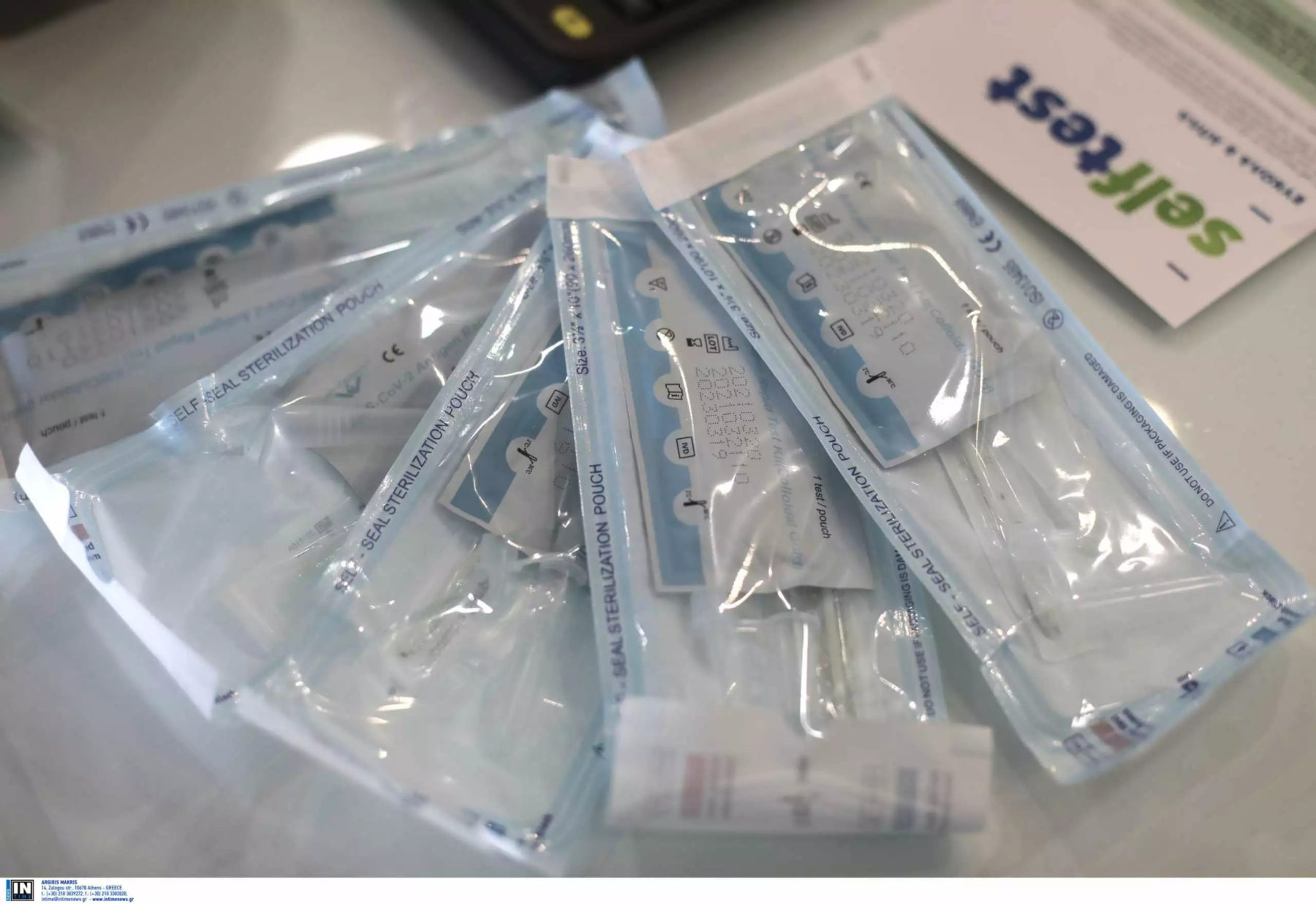 Από τα σχολεία θα πάρουν την πεντάδα των self test όσοι γονείς δεν πρόλαβαν να τα προμηθευτούν