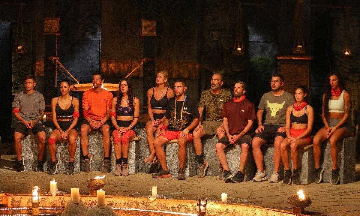 Survivor 5: οι Κόκκινοι άρχισαν τα μαχαιρώματα - Βαλάντης, Μυριέλλα και Ευριδίκη στον τάκο