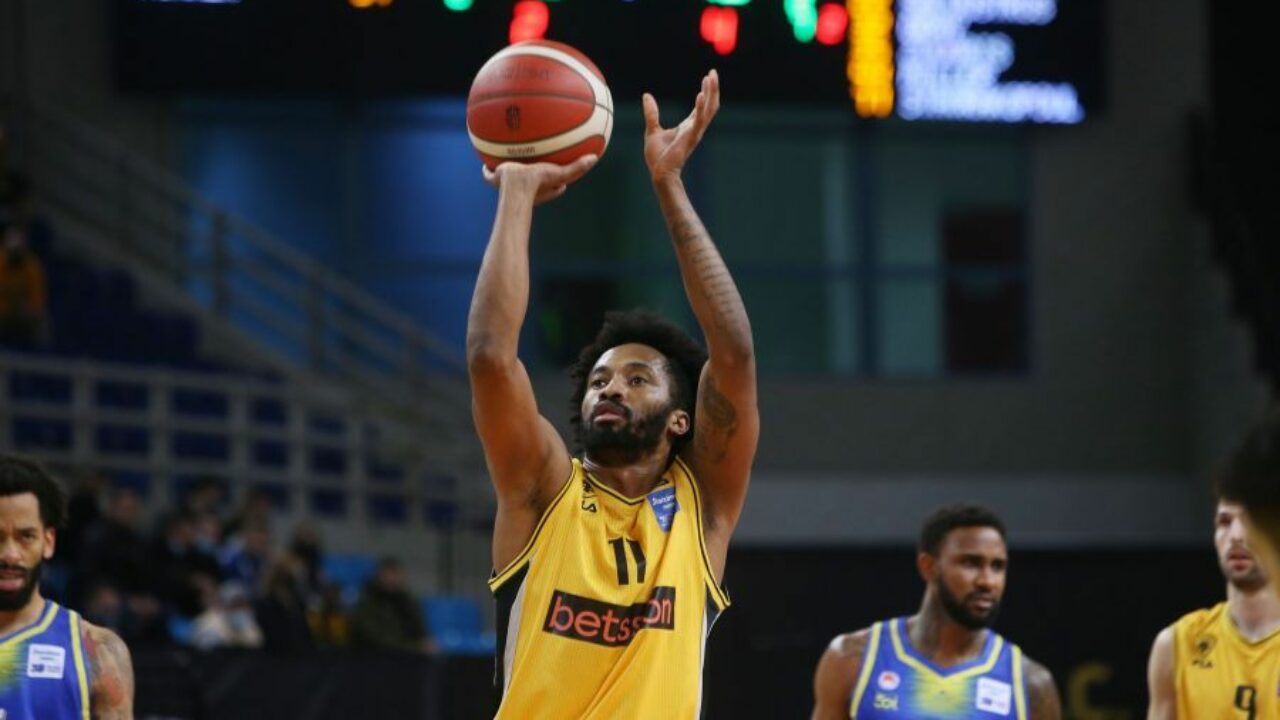 Μπράιαν Ανγκόλα: Με μυοκαρδίτιδα ο αστέρας της ΑΕΚ - Εκτός δράσης επ΄αόριστον