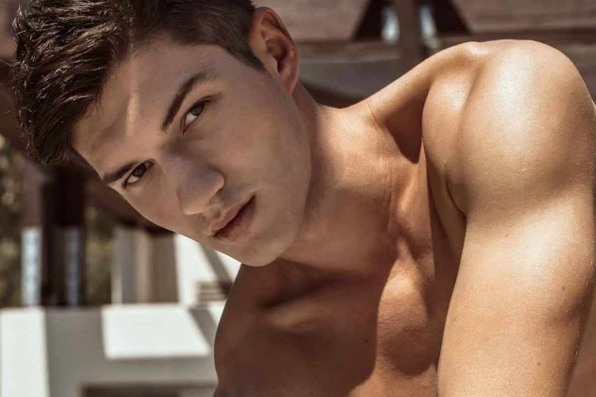 Ο Ντάνιελ Νούρκα τρελάθηκε! Ημίγυμνος στο χιόνι ο πρωταγωνιστής της σειράς, «Συμπέθεροι από τα Τίρανα»