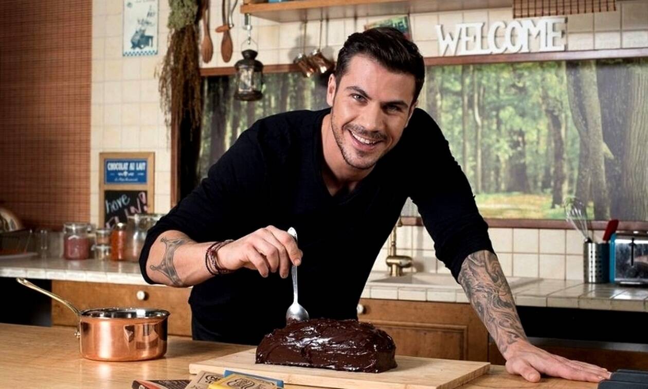 Ο Άκης Πετρετζίκης προτείνει το πρόγραμμα διατροφής για να χάσουμε τα κιλά των γιορτών