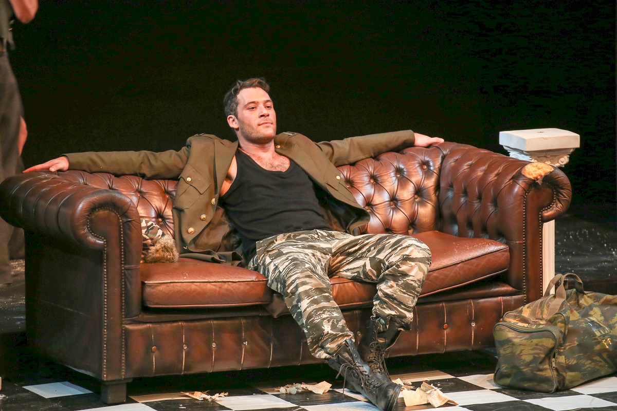 Αντίνοος Αλμπάνης: «Ακόμα και εγώ που είπα ότι θα πιάσω την ζωή από τα μαλλιά και θα την τρέξω, φοβάμαι»