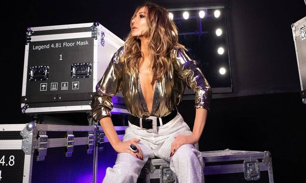 Δέσποινα Βανδή: Με Louis Vuitton τσάντα στο κέντρο της Αθήνας (φωτογραφίες)