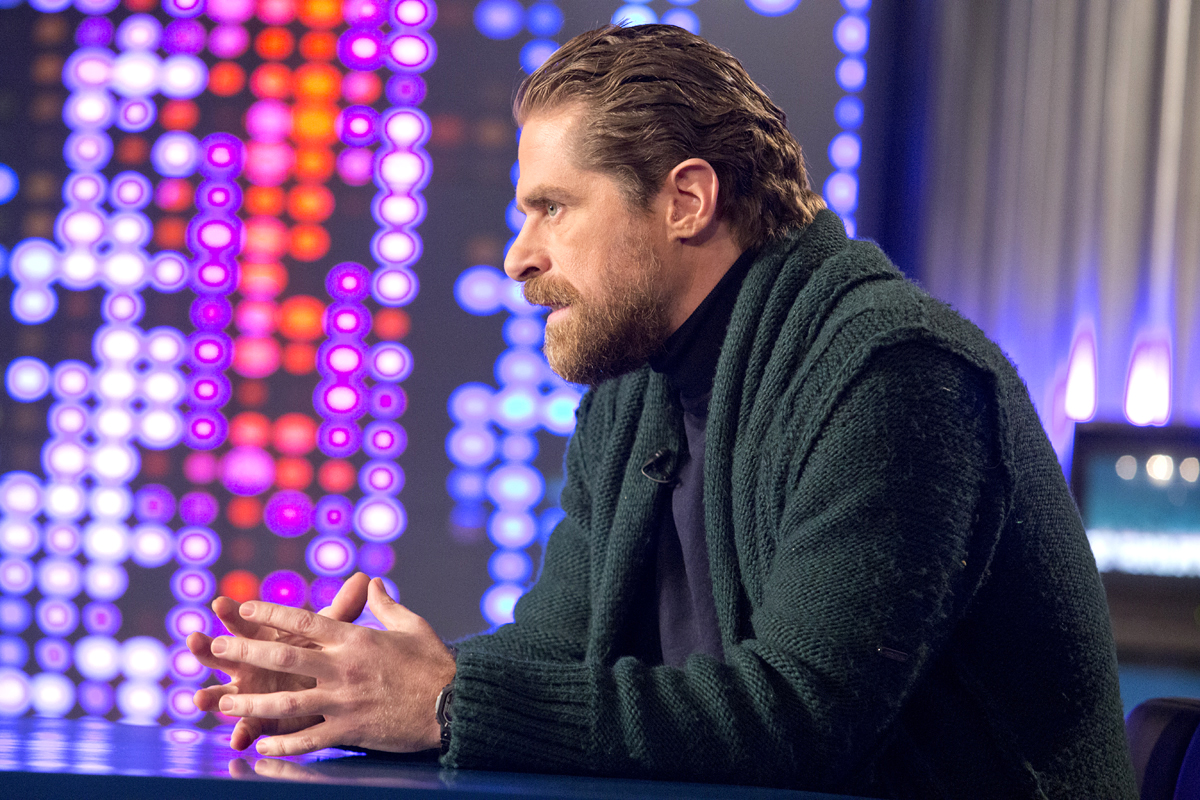 Δημήτρης Λάλος: «Ο έρωτας του Μαθιού και της Βασιλικής θα πάει όπου πάνε όλοι οι τραυματισμένοι έρωτες, στον Παράδεισο»