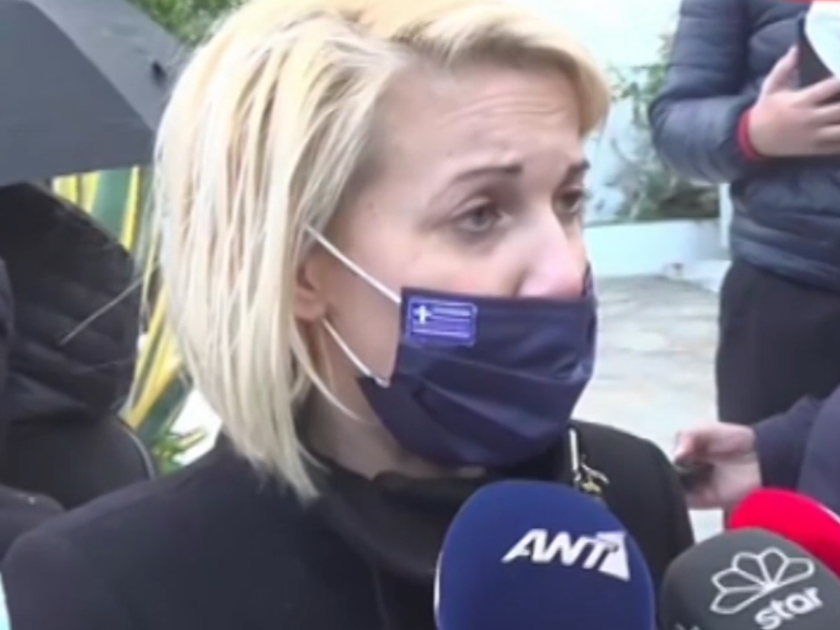 Κηδεία Τζώρτζη Μονογυιού: Συντετριμμένη η αδερφή του, Κατερίνα Μονογυιού - Τα συγκινητικά λόγια της